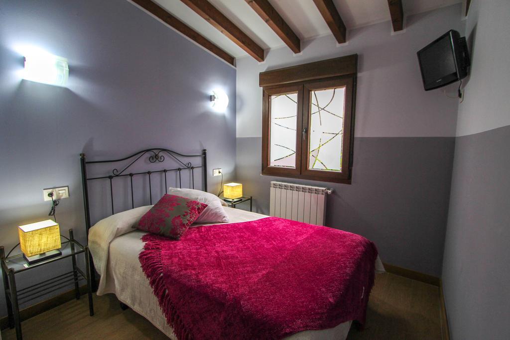 Alojamientos Fermin Onís Chambre photo